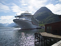 2013 05 27 4873  Cruiseboot in Åndalsnes